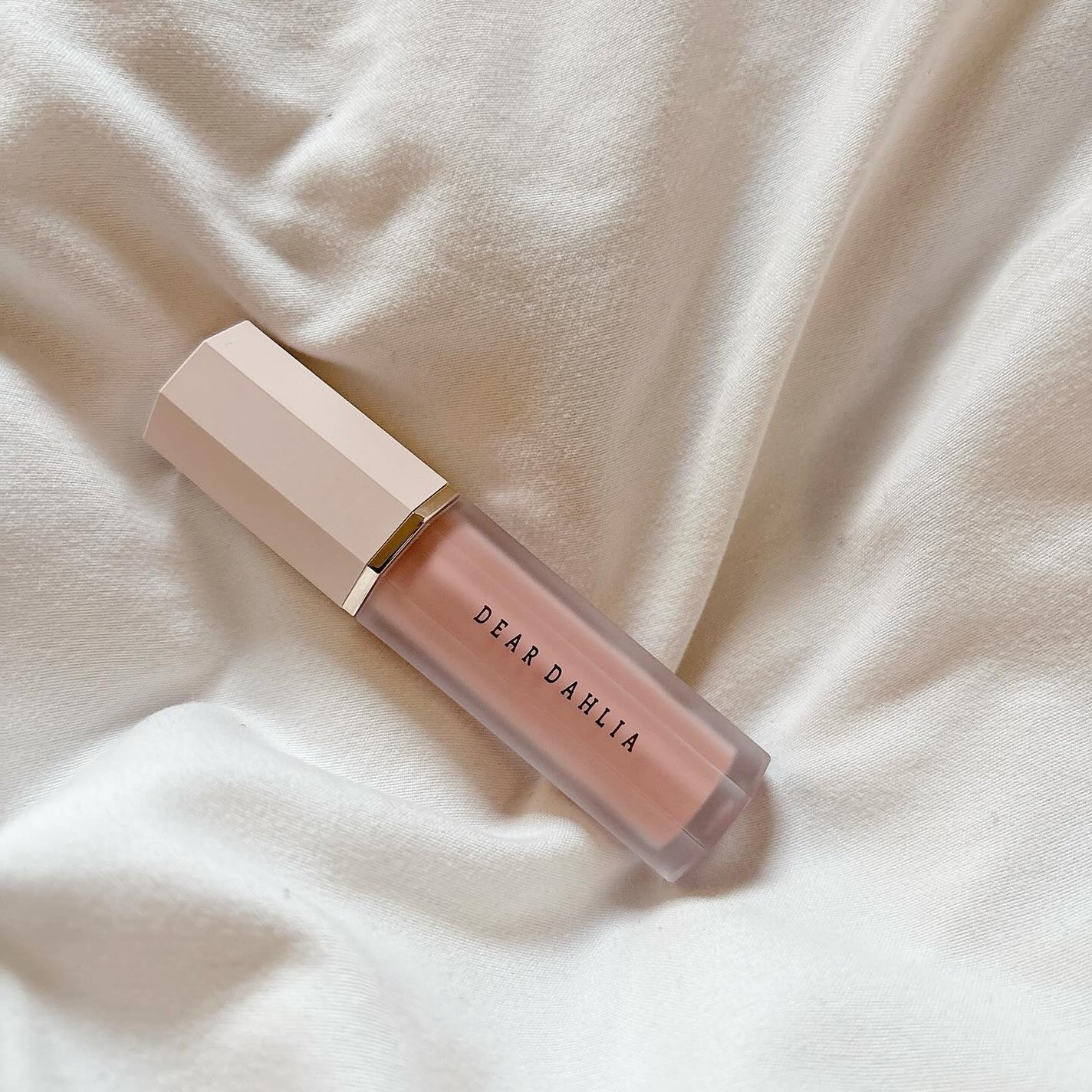 透明ちゃん@LIPSパートナー🤍 on LIPS 「リップのような見た目のDEARDAHLIAのペタルドロップリキ..」(2枚目)