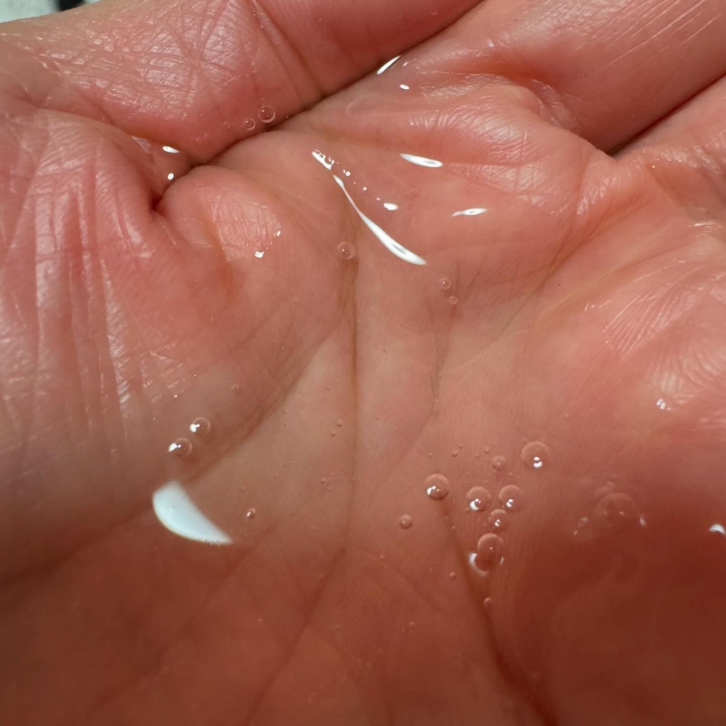 ai on LIPS 「全身用化粧水商品名:優美肌Ubihadaエッセンス内容量:50..」(4枚目)