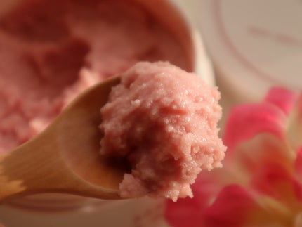 キューミースウィートボムタラソスクラブ ピオニーブーケの香り/AGARISM/ボディスクラブを使ったクチコミ(3枚目)