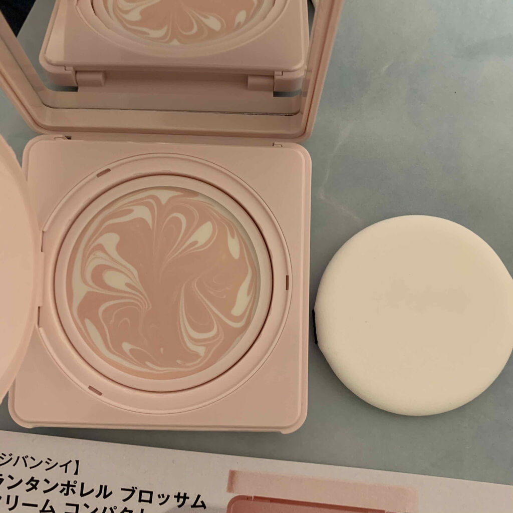 ランタンポレル ブロッサム クリーム コンパクト/GIVENCHY/化粧下地を使ったクチコミ（2枚目）