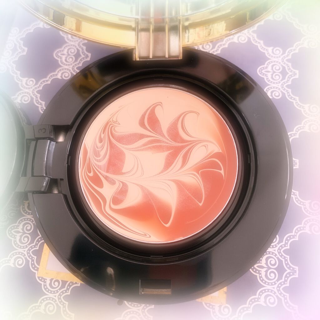 VT ベリーコラーゲンパクトのクチコミ「マスク生活でずっと日焼け止めと
軽いルースパウダーで
仕上げてたけど、休みの日など
友人と会う.....」（2枚目）