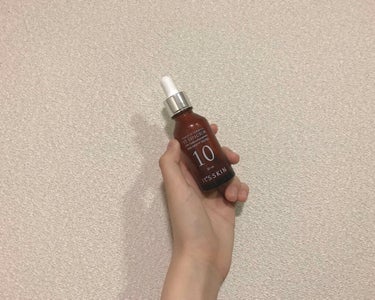 【it’s skin パワー10フォーミュラ　Y Eエフェクター】

茶色いセラム。酵母ポリペプチドが含有されていて、みずみずしくつややかに肌をケアしてくれる美容液です。

パワー10の中でもいちばんの