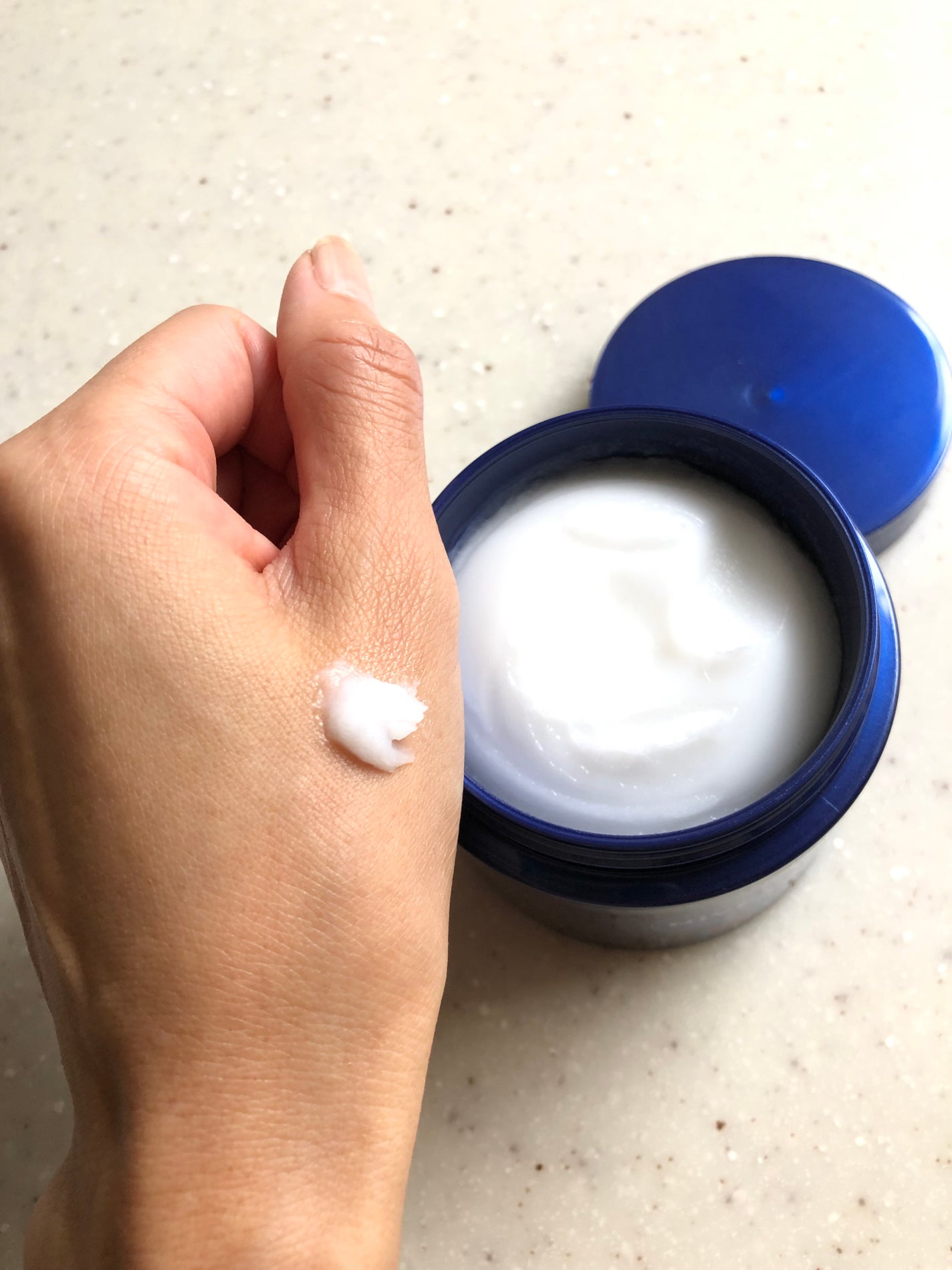 ニベア ロイヤルブルーボディクリーム うるおい密封ケア/ニベア/ボディクリームを使ったクチコミ(1枚目)