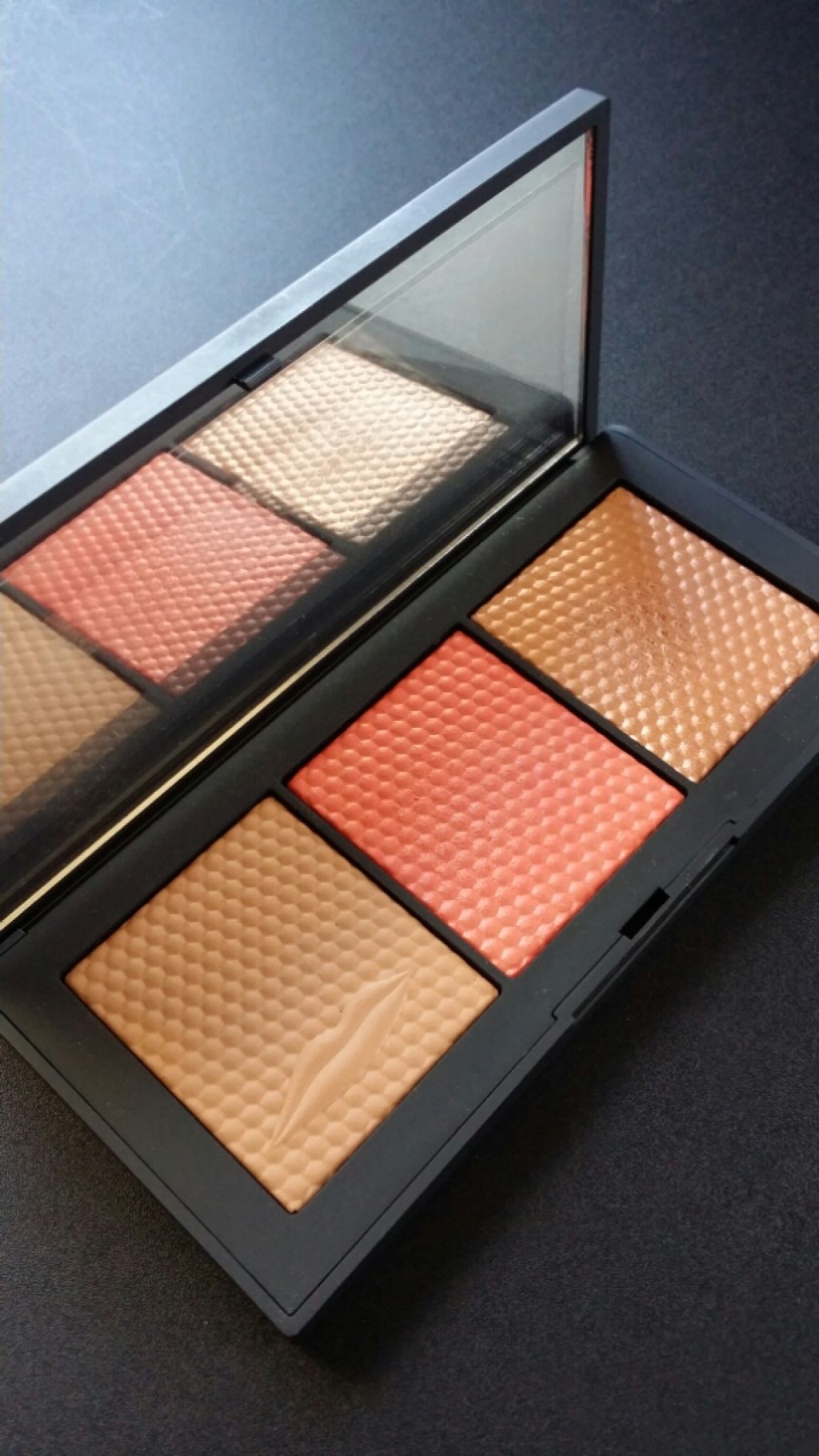 ザ ベール チークパレット/NARS/プレストパウダーを使ったクチコミ（3枚目）