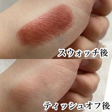 憧れの先輩へ✨/大人ブラウンリップ

KATEリップモンスター
05番ダークフィグ:1540円(LIPS価格)

KATEから発売中の大人気商品リップモンスターから、今回は05番ダークフィグをレビューします！

05番ダークフィグは黄味のあるブラウンカラー！特にイエベ秋さん向けの印象ですが、濃い色がお好みの方はいいと思う！

前にレビューした13番と同様に、使ってみると艶もしっかりあり色味がかわいい✨すぐにティッシュオフすると割と色が取れたのでちょっと定着させるといいと思います！
一般的なリップよりは落ちにくい気がしますが、やはりご飯を食べると特に中心は落ちるなと思いました😢

リップモンスターの評価画像は以前投稿したので割愛します！

新年度、少し大人っぽい印象になりたい方はぜひチェックしてみてください！

最後までご覧いただきありがとうございます！
少しでも参考になると嬉しいです♪

#kate #kate_リップ #リップモンスター_イエベ   #リップモンスター #リップ #ブラウンリップ #大人メイク の画像 その2