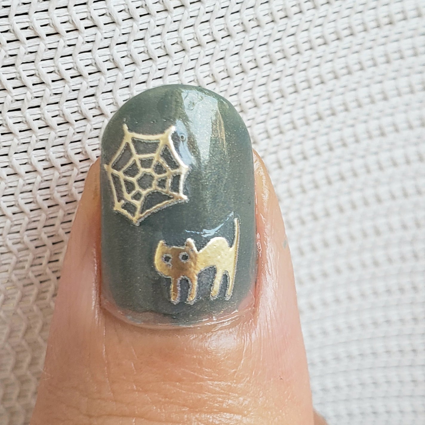 土木系おねいさん on LIPS 「土曜日のネイル!緑ベースで大人っぽいハロウィンネイル🎃✼••┈..」(3枚目)