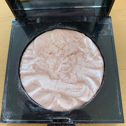 フェイスイルミネーター/ローラ メルシエ/パウダーハイライトを使ったクチコミ(1枚目)