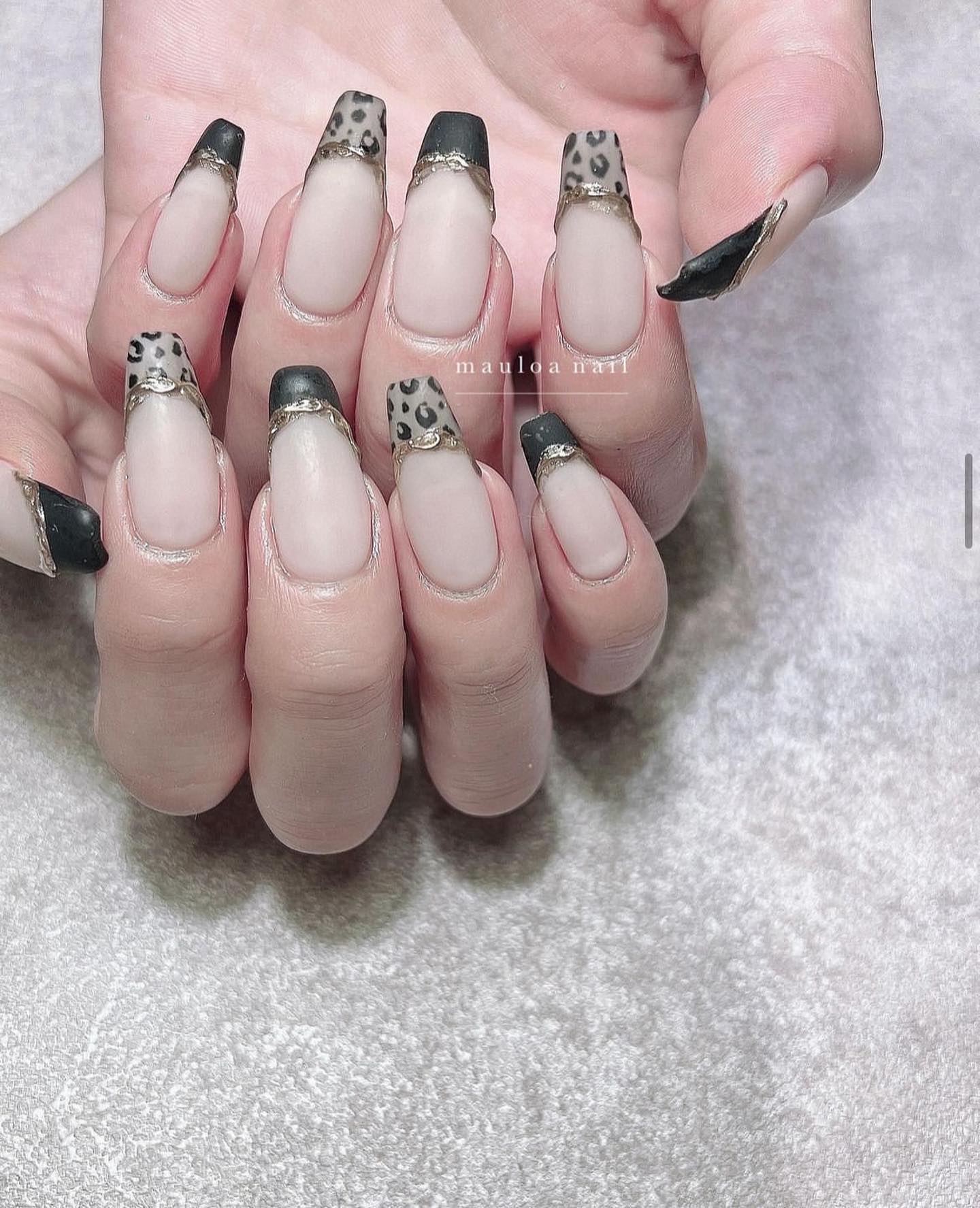 #フレンチネイル,#ネイル,#アートネイル,#パールネイル,#リングネイル,#フレンチネイル,#ブラックネイル,#ミラーフレンチネイル,#ミラーネイル,#手書きアートネイル,#ミラーアートネイル,#パーツネイル,#ヒョウ柄ネイル,#レオパード柄ネイル,#秋ネイル,#天王寺ネイル,#アニマルネイルのネイルデザイン