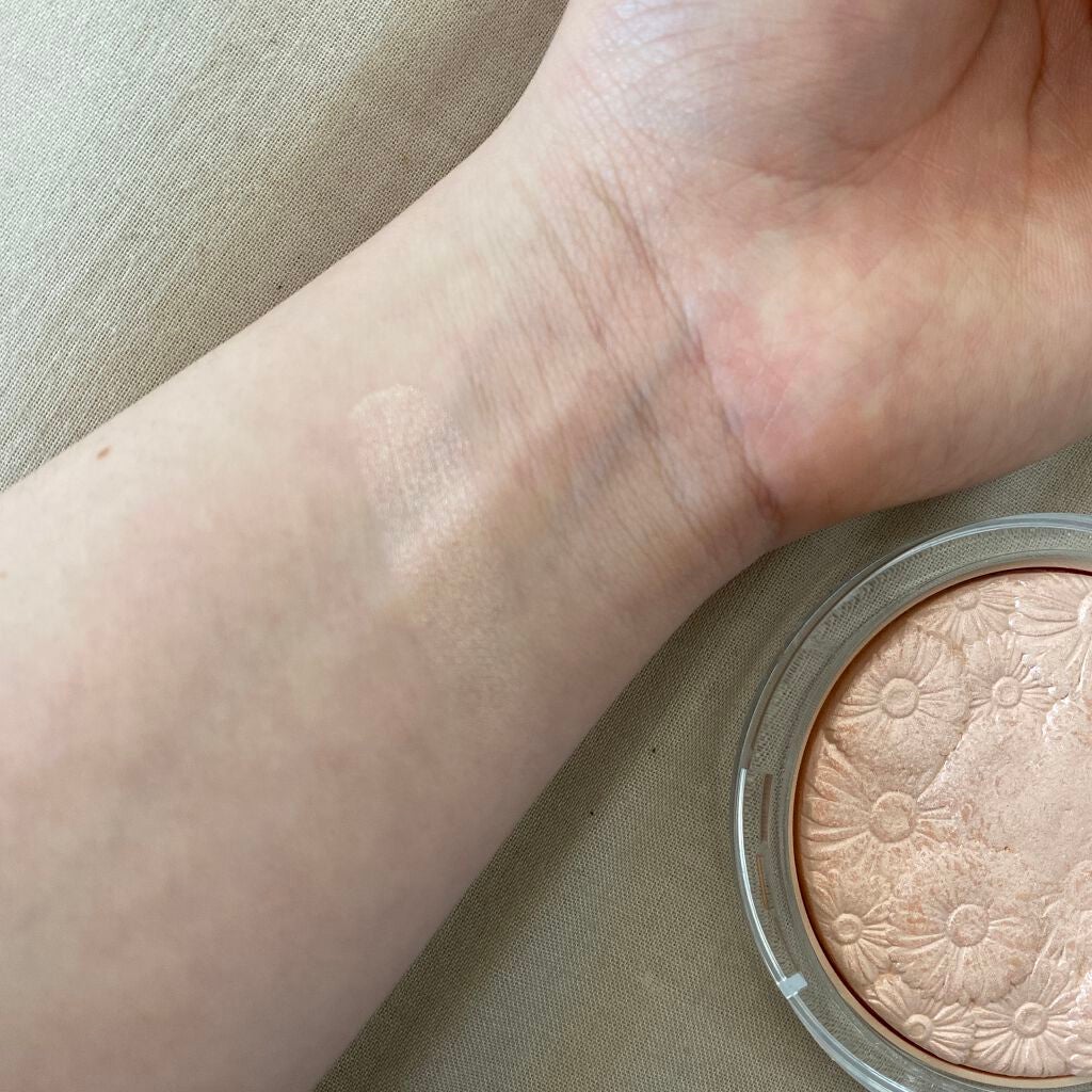 パウダー ポップ フラワー ハイライター/CLINIQUE/パウダーハイライトを使ったクチコミ(2枚目)