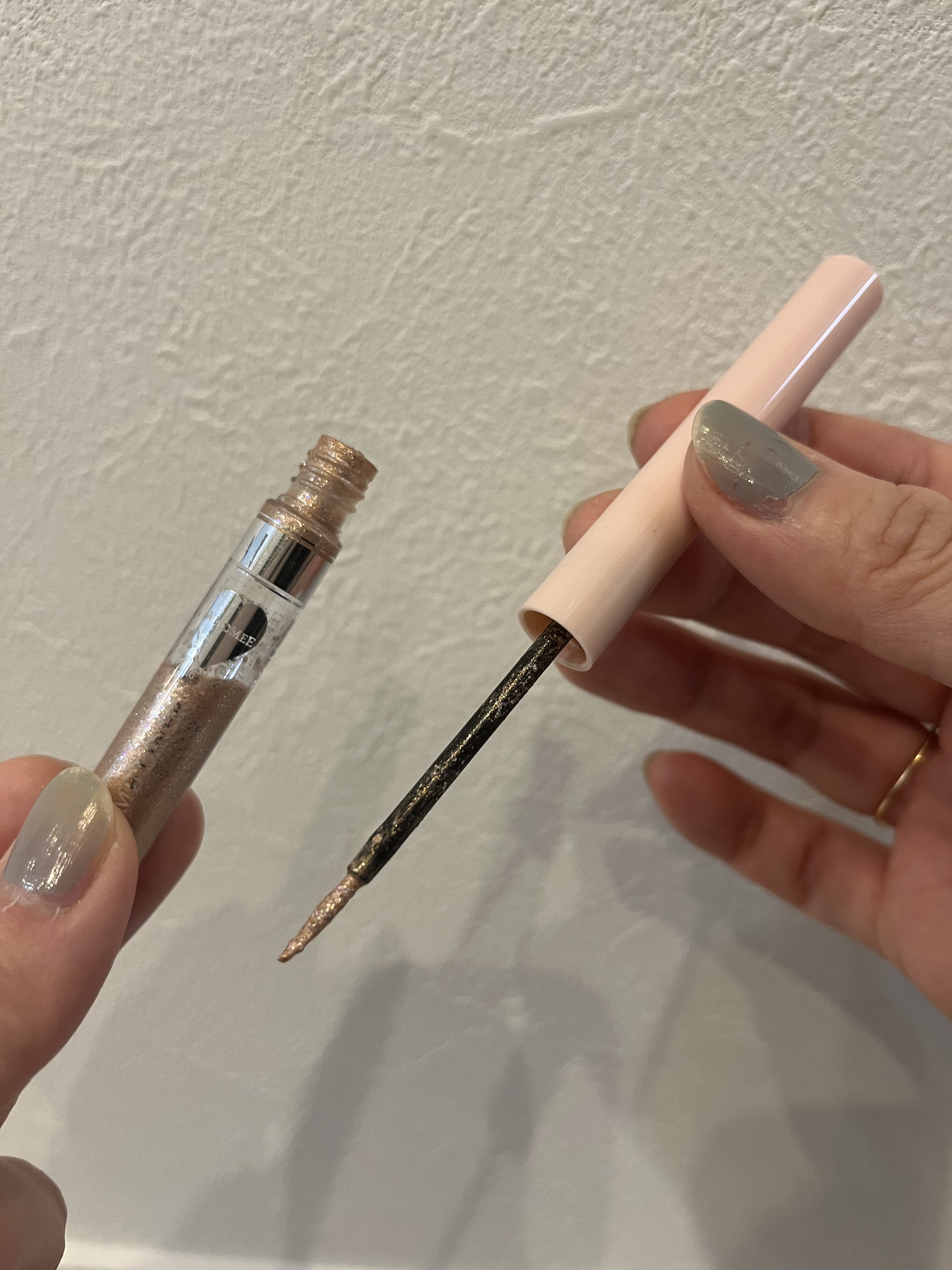 フーミー キララメライナー ラメベージュ/WHOMEE/リキッドアイシャドウを使ったクチコミ（2枚目）