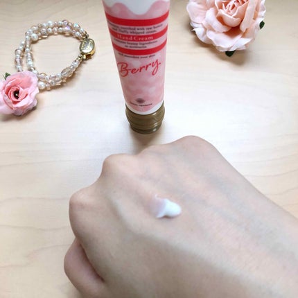 ハニーチェ とくべつなベリー ハンドクリームのクチコミ「
ビューティーエクスペリエンス
honeyce とくべつなベリーハンドクリーム
ふわっとベリ.....」(2枚目)