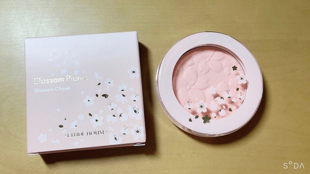 moooe on LIPS 「ずっとチェックしていた可愛いアイシャドウパレット✨初めてパーソ..」(6枚目)