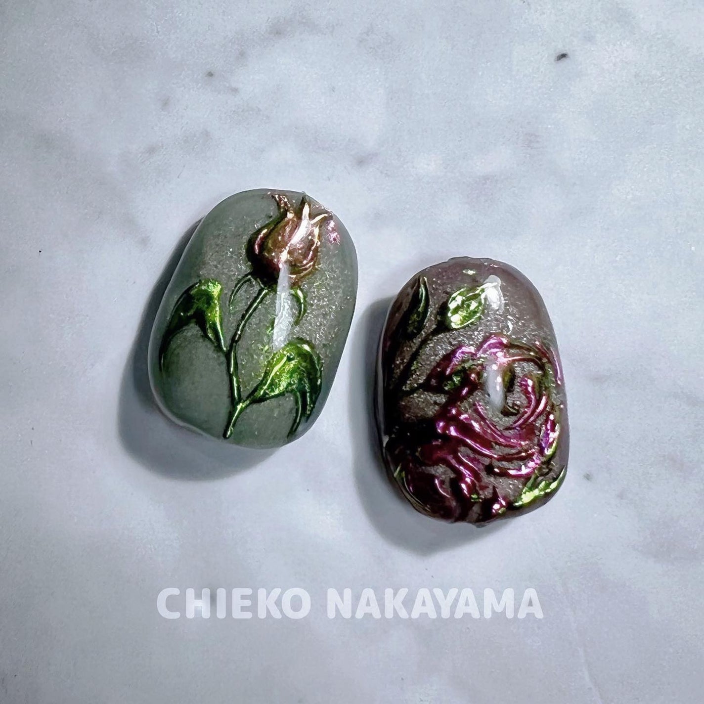 なかやまちえこ on LIPS 「秋のミラーネイル⠀先程のインスタライブで制作したネイルの使用商..」(1枚目)