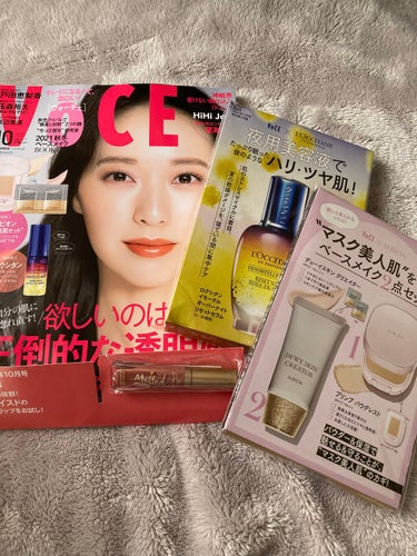 VOCE 10月号　通常版&特別版


毎月美容系の雑誌はVOCEかマキアか美的で迷って買うのですが、今回VOCEの付録が豪華すぎて選べなくて2冊購入💸💸


通常版　　¥710

特別版　　¥760
