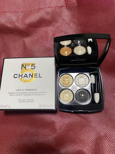  #期待越えコスメ 

見に来て頂きありがとうございます(❁ᴗ͈ˬᴗ͈)


CHANEL 
  レ キャトル オンブル
 No.5

香水の名前なんですね〜

中もかなり素敵で 一目惚れで

購入して