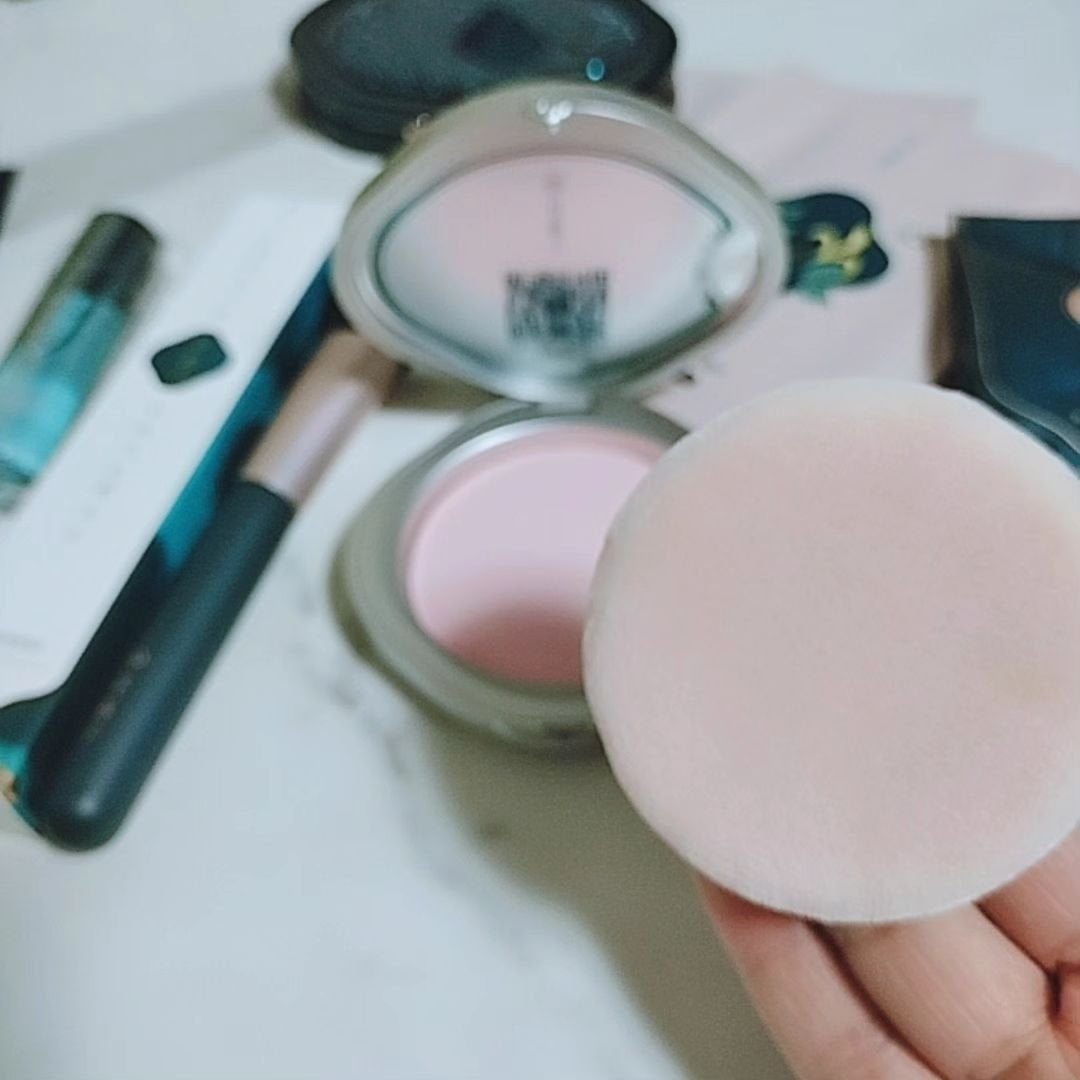 玉養桃花プレストパウダー(西湖限定)/花西子/プレストパウダーを使ったクチコミ(4枚目)