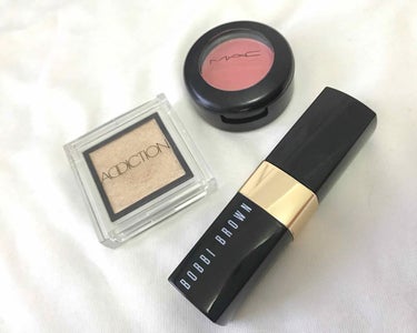 昨日のメイク❣️
上まぶた・下まぶたの目尻側：MAC シングルアイシャドウ  フィールドデイ
涙袋：アディクション ザアイシャドウ sand castles
アイホール・締め色：エクセル スキニーリッチ