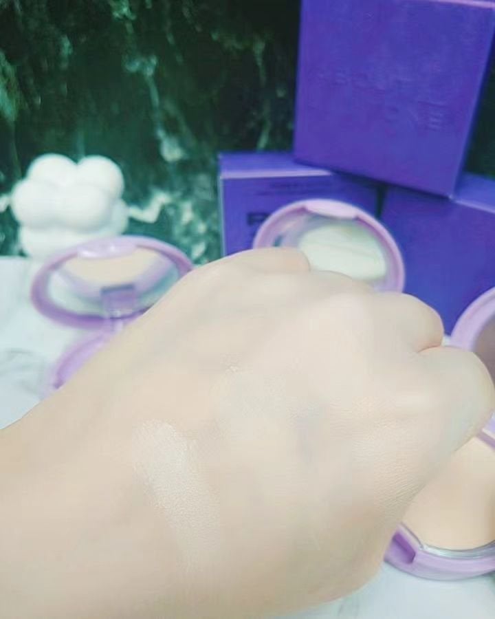 ブラーパウダーパクトパープルエディション/ABOUT TONE/プレストパウダーを使ったクチコミ(5枚目)