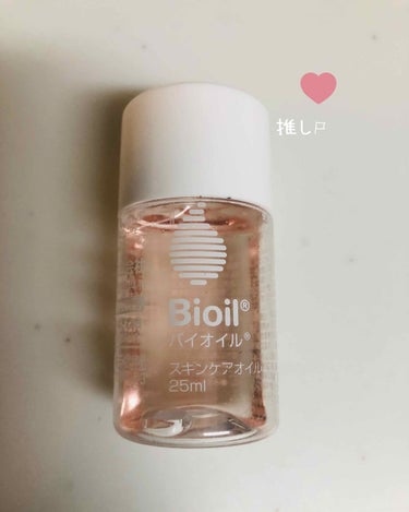 ☘️Bioil  バイオイル☘️
これから乾燥の季節になりますよね。
そんな時にこのオイルはかなり重宝します。
一滴でかなり伸び素晴らしいです。
香りも丁度良く私は大好きです。
画像は手に一滴垂らし伸ば