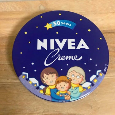 《 NIVEA さくらももこデザイン 》

限定のデザインがすごく可愛いです(*´꒳`*)

❤︎ NIVEAの活用法 ❤︎

① 化粧水後のスキンケアとして顔に塗る

② フェイスマッサージ

③ ニ