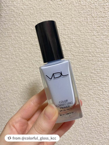 【colorful_gloss_kccさんから引用】

“VDLの緑のコントロールカラーを持っていて、
青も人気だったので使ってみたくて買いました！

乳液の後、ファンデーションの前に塗っています。
口