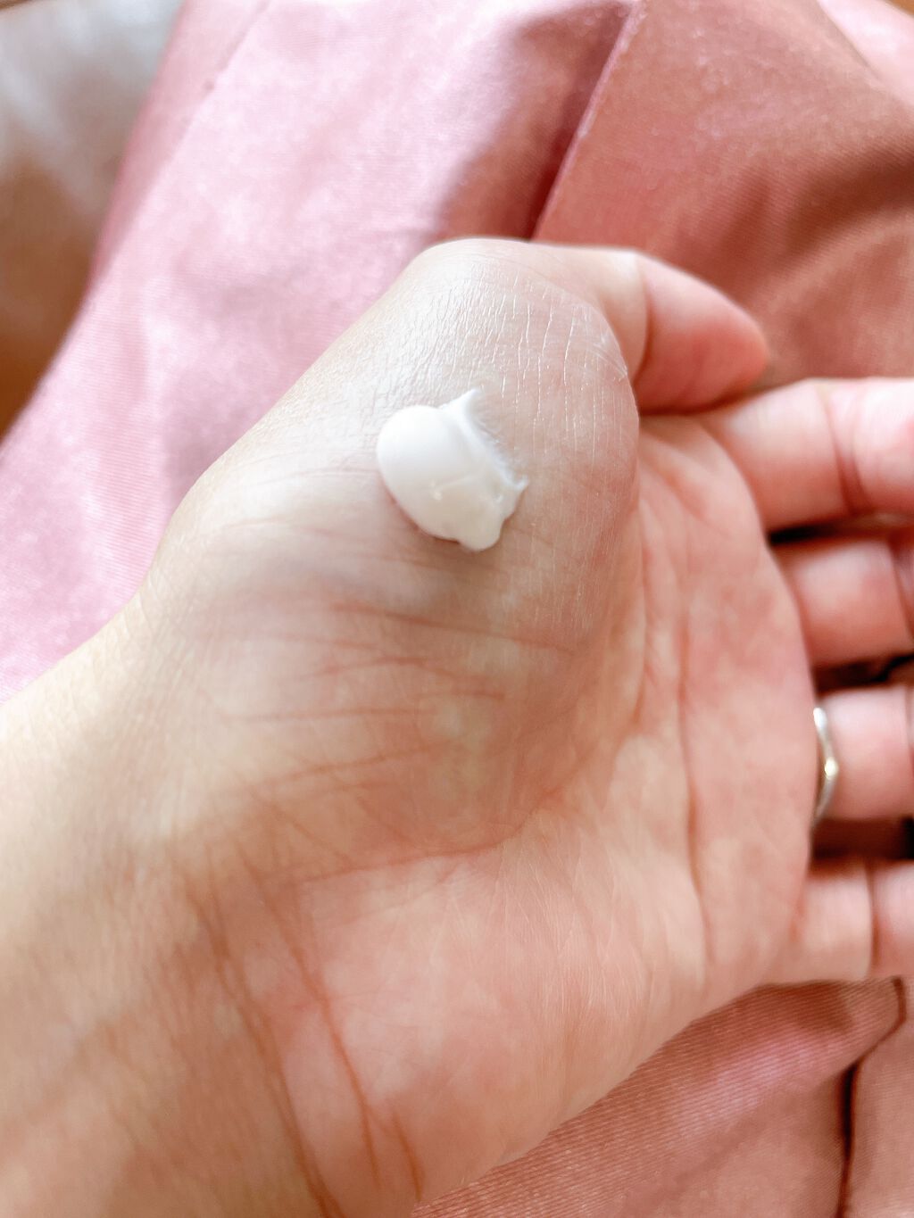 ビューティーチャージプレミアム 瞬間つや美肌 無香料/アトリックス/ハンドクリームを使ったクチコミ（2枚目）