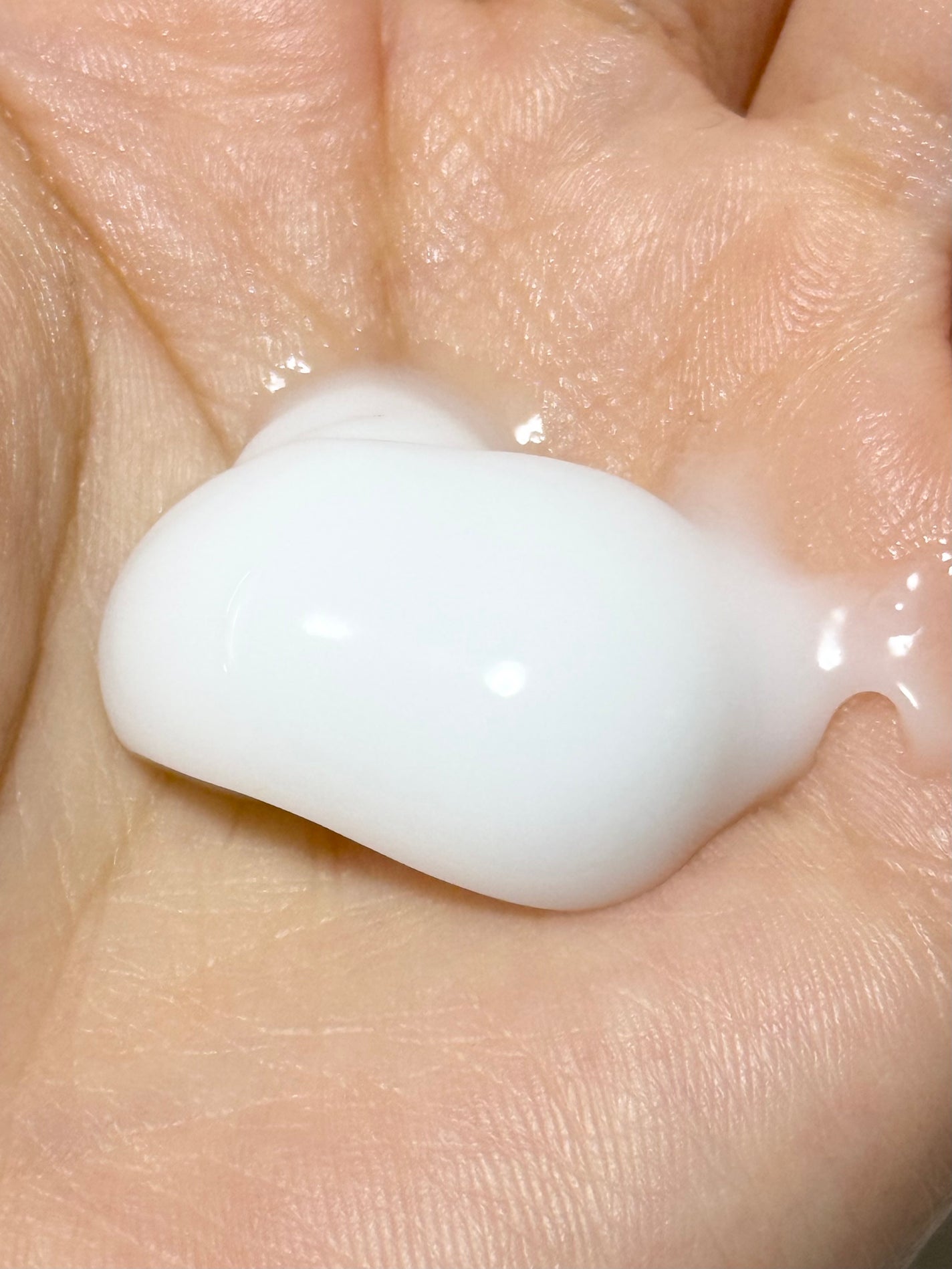 パフュームボディローション リリィムスクホワイトティー/TEABLESS/ボディローションを使ったクチコミ(2枚目)