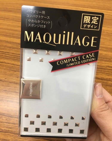 マキアージュの限定ケースGETしてきましたー！！本来は明日発売なのですが、勤め先に前倒しで入荷していたので、速攻買いました(笑)
ファンデーションは家にあるので、仕事終わりに早速セットしたいと思います！