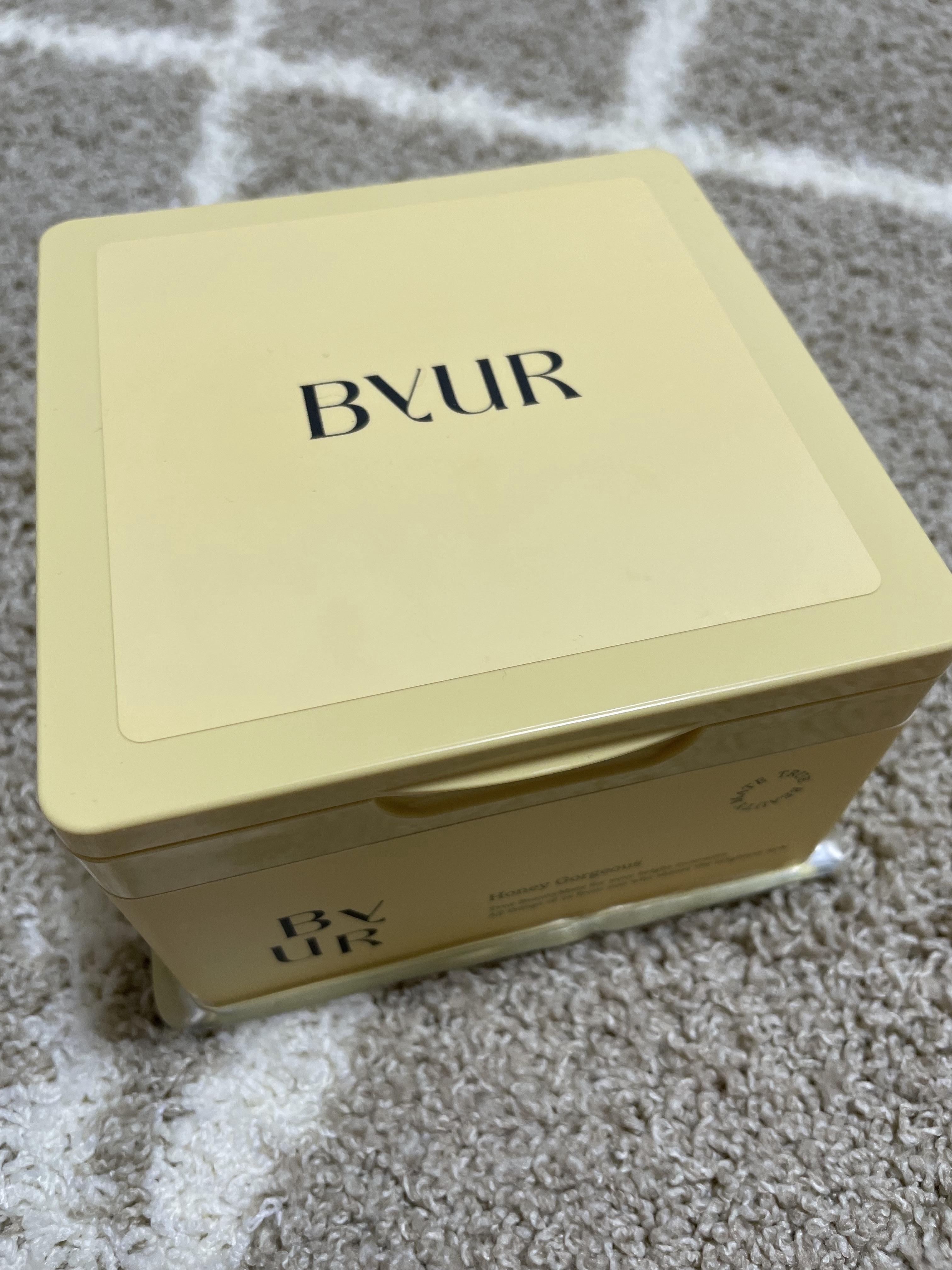 ピンセット？ありで衛生的に使えてよき◎
肌が敏感な時は使用するとぴりぴりした
大丈夫な時は使えた😌
シートは柔らかくきもちいい素材
値段も平均的
他の種類も気になる🧐