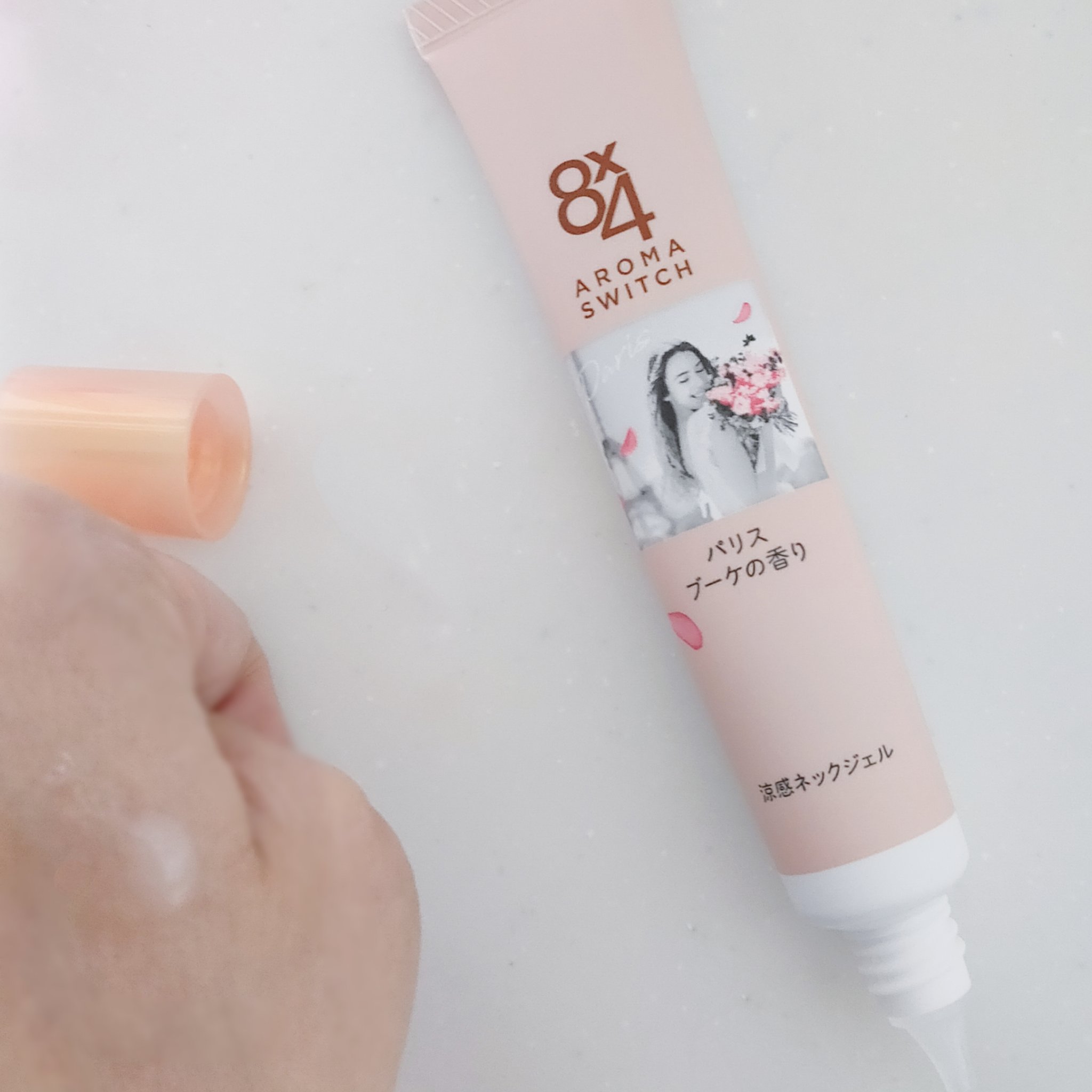 8x4 アロマスイッチ 涼感ネックジェル パリスブーケの香り/８ｘ４/デオドラント・制汗剤を使ったクチコミ（3枚目）