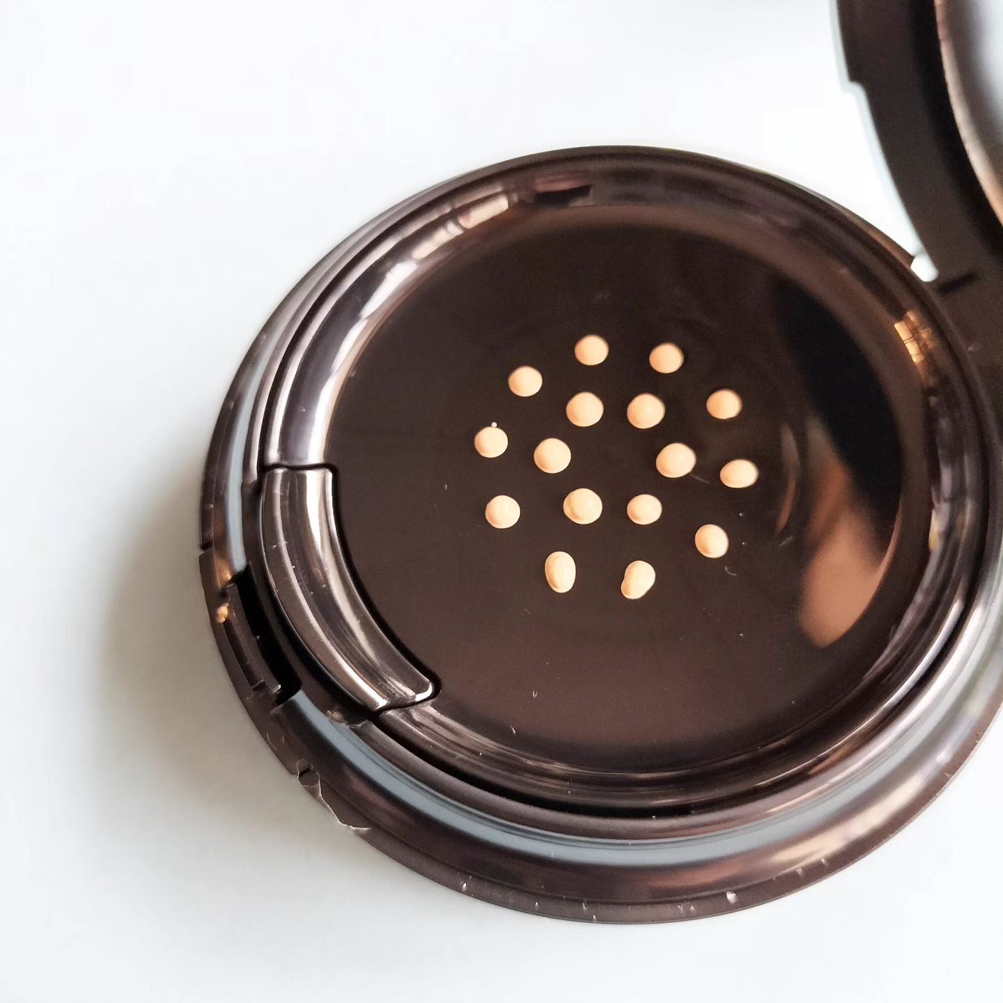 シルキーウェットリクイド 01 明るい肌色 （レフィル(パフ付)）/セフィーヌ/クリーム・エマルジョンファンデーションを使ったクチコミ（3枚目）