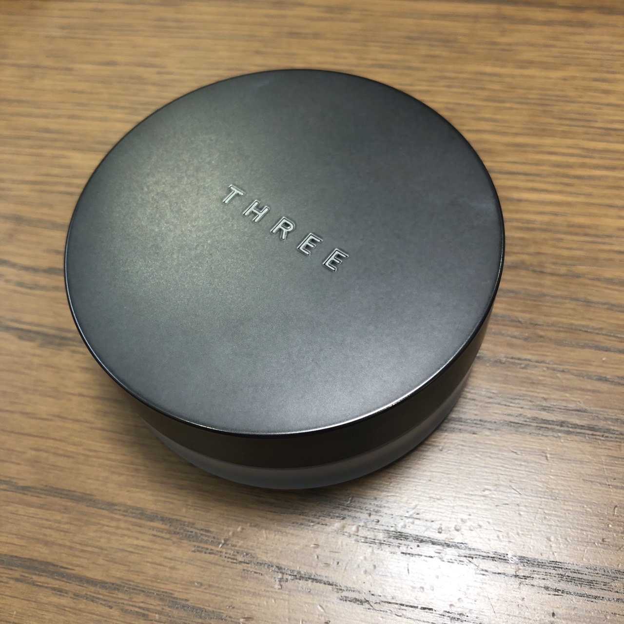 アドバンスドエシリアルスムースオペレーター ルースパウダー 01 スムースマット/THREE/ルースパウダーを使ったクチコミ（2枚目）