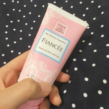 🐇"My Hand Cream"🐇

フィアンセ ハンドクリーム ピュアシャンプーの香り 50g (500円)

・見た目◎ ・香り◎ ・コスパ◎
『いい匂いにしたい！』という時に使ってます👋🏻少量です