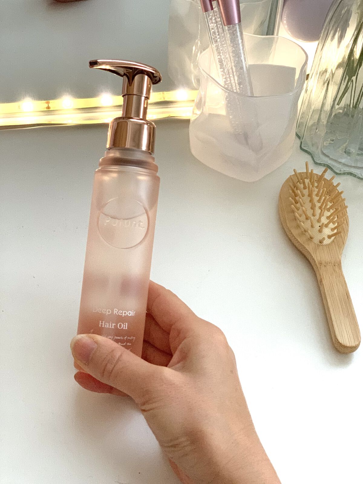 .
.
.

プルントはシャンプーを
使用した事があってお気に入り
のブランドだったのと
SNSで高評価だったり
LDKでA評価になってて
そこも購入のポイント
.
.
.
トロンとしたテクスチャーで
ドライヤー後ストンとまとまる
ので冬の