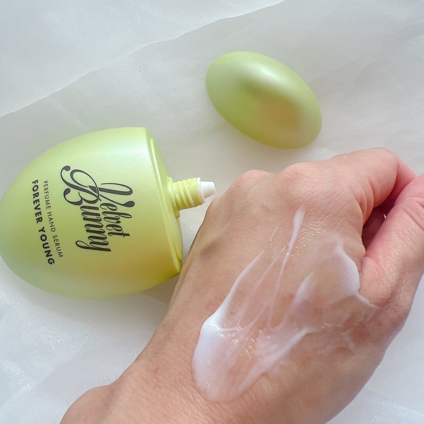 パフュームハンドセラム FOREVER YOUNG/Velvet Bunny/ハンドクリームを使ったクチコミ(4枚目)
