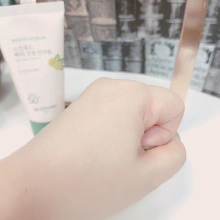 SKINFOOD ベリースージングサンクリームのクチコミ「SKIN FOOD
\フードから生まれたコスメ/
ꕤベリー スージング サンクリーム
S.....」(3枚目)