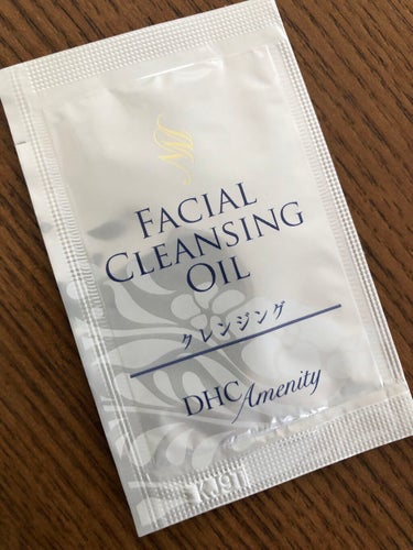 DHC 薬用ディープクレンジングオイルのクチコミ「《商品説明》
DHC
薬用ディープクレンジングオイル
サンプル

《使い方》
乾いた手に3プッ.....」（1枚目）