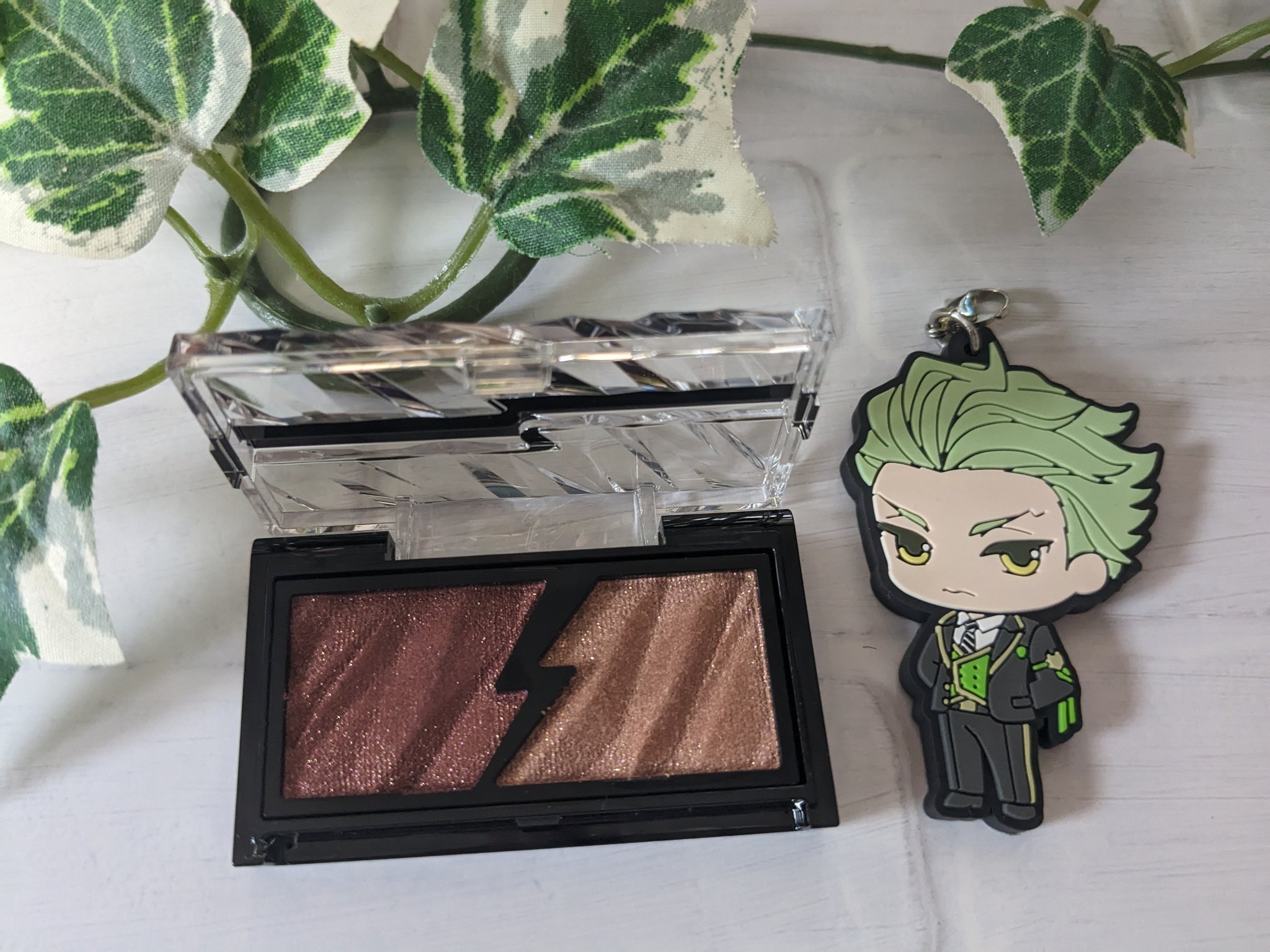 エレクトリックショックアイズ /KATE/アイシャドウパレットを使ったクチコミ（2枚目）