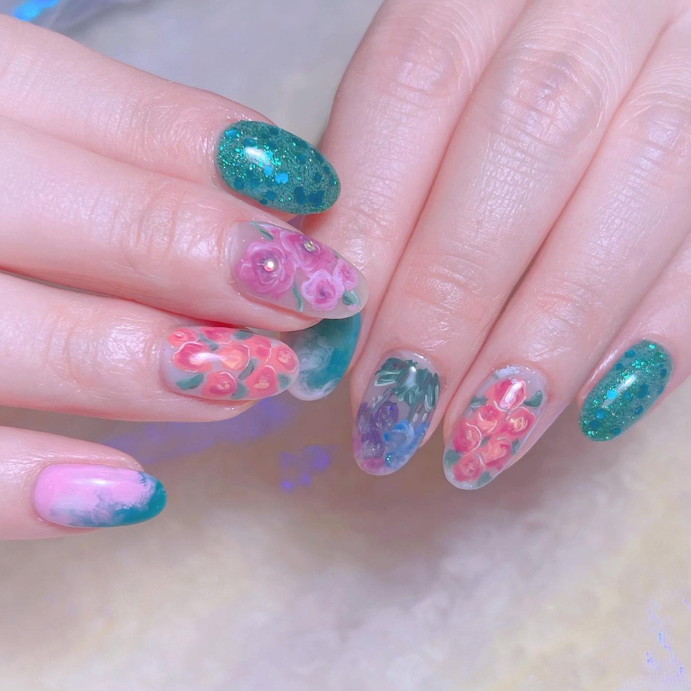 なかやまちえこ on LIPS 「お花柄のネイル💐⠀⠀@kyarypappaちゃん⠀デザインや色..」(2枚目)