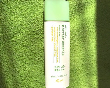 エテュセ バリアエッセンス
敏感肌用 日焼け止め美容液
SPF35 PA+++

乳幼児にも使えて石鹸で落とせる安心感に引かれて購入😻
真っ白で水のようなサラサラしたテクスチャーで付けやすいです。
少し