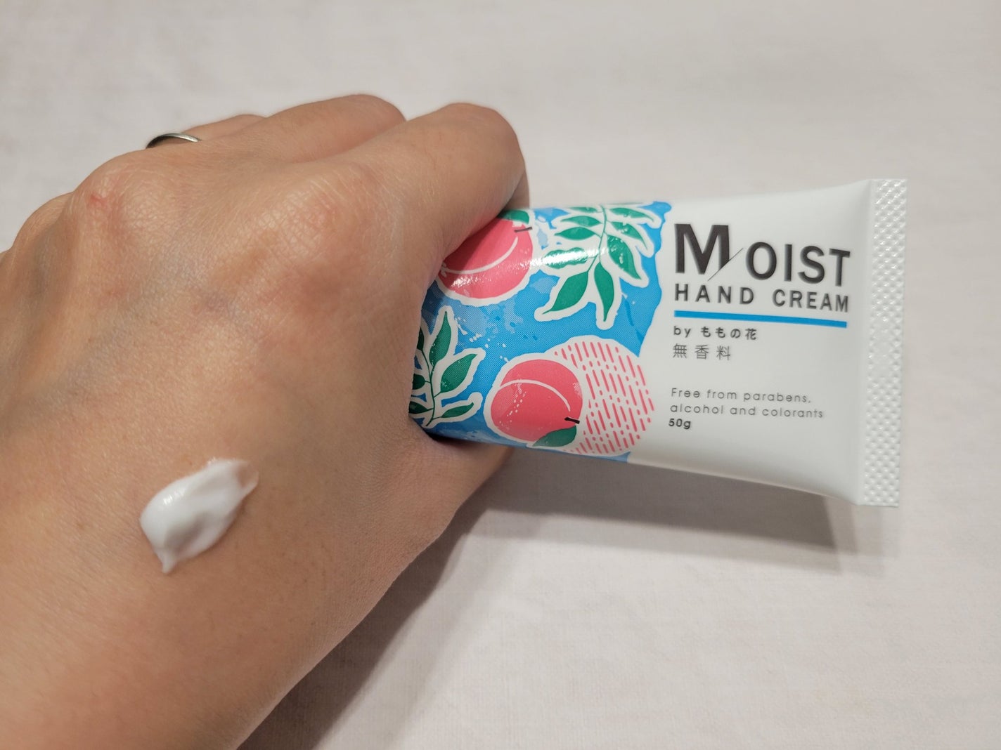 ももの花 モイストハンドクリーム すっきりピーチの香り/オリヂナル/ハンドクリームを使ったクチコミ(3枚目)