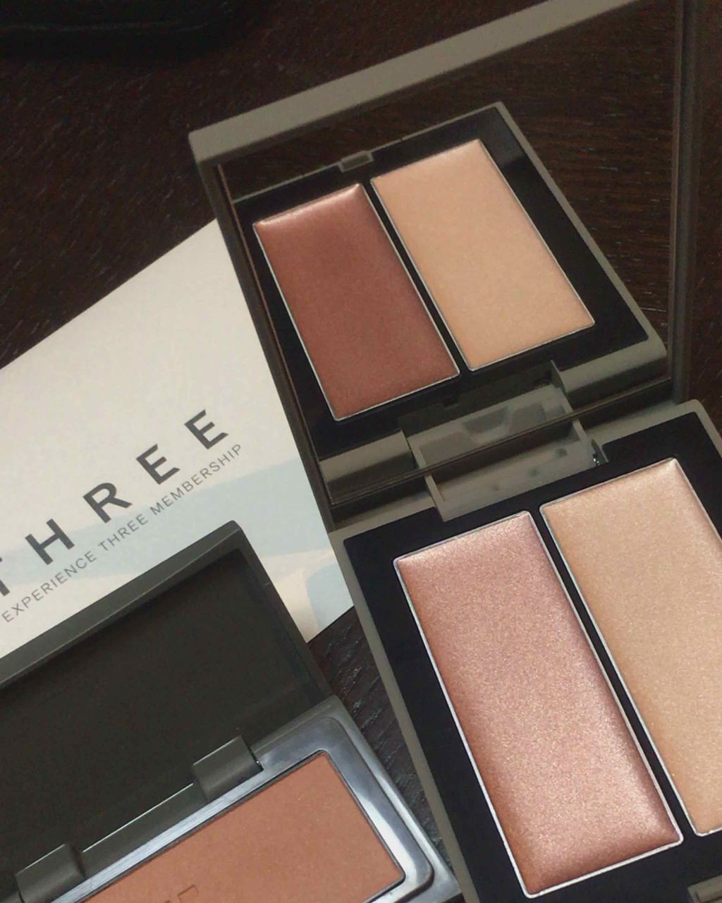 THREE シマリング グロー デュオ/THREE/クリームハイライトを使ったクチコミ（1枚目）