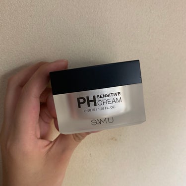 《SAM'U PH SENSITIVE CREAM》

フェイスクリームです！
こってりとしたテクスチャーで肌の調子を整えてくれます。
無駄のないクリームで、潤いを与えてくれるのでとてもお気に入り！
あ