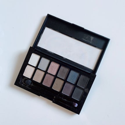 MAYBELLINE NEW YORK ヌードパレットのクチコミ「商品名💄
MAYBELLINE メイベリン
ヌードパレット
カラー💄
S01 スモーキー
.....」(2枚目)