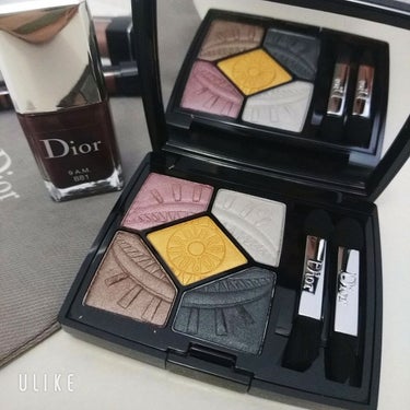 ✴️✴️✴️Dior POWER LOOK review✴️✴️✴️


こんにちは😊

毎日暑いですね☀️

でもアツいのは、気温だけではありません！

続々と新作コレクションが発売している

コスメ