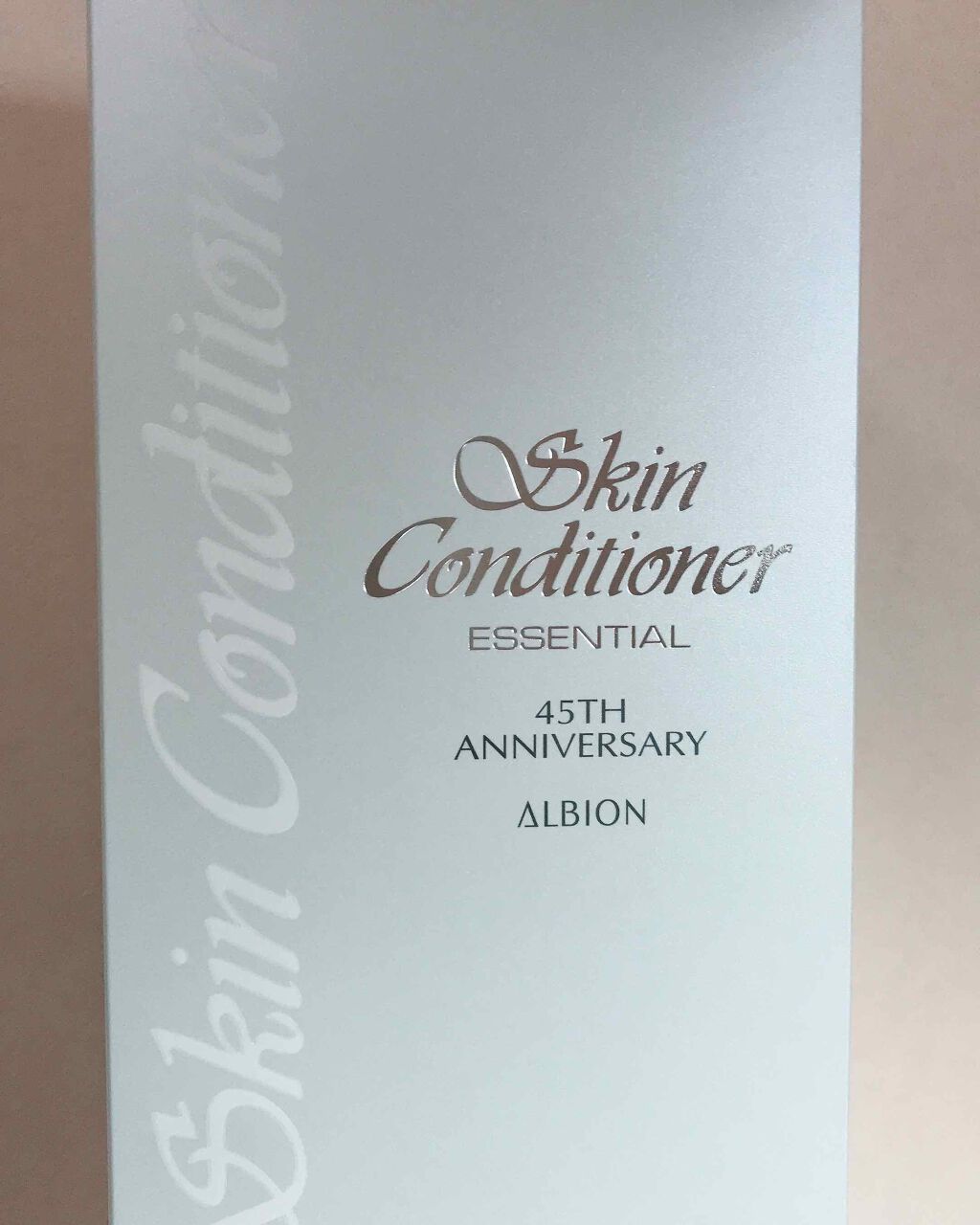 商品紹介です!!

♡アルビオン スキンコンディショナーエッセンシャル 45th アニバーサリーコフレ


こちらは、スキコン330mlに、シャンプーとヘアトリートメントがセットになっているものです!!

普段の330mlのスキコンと同じ値