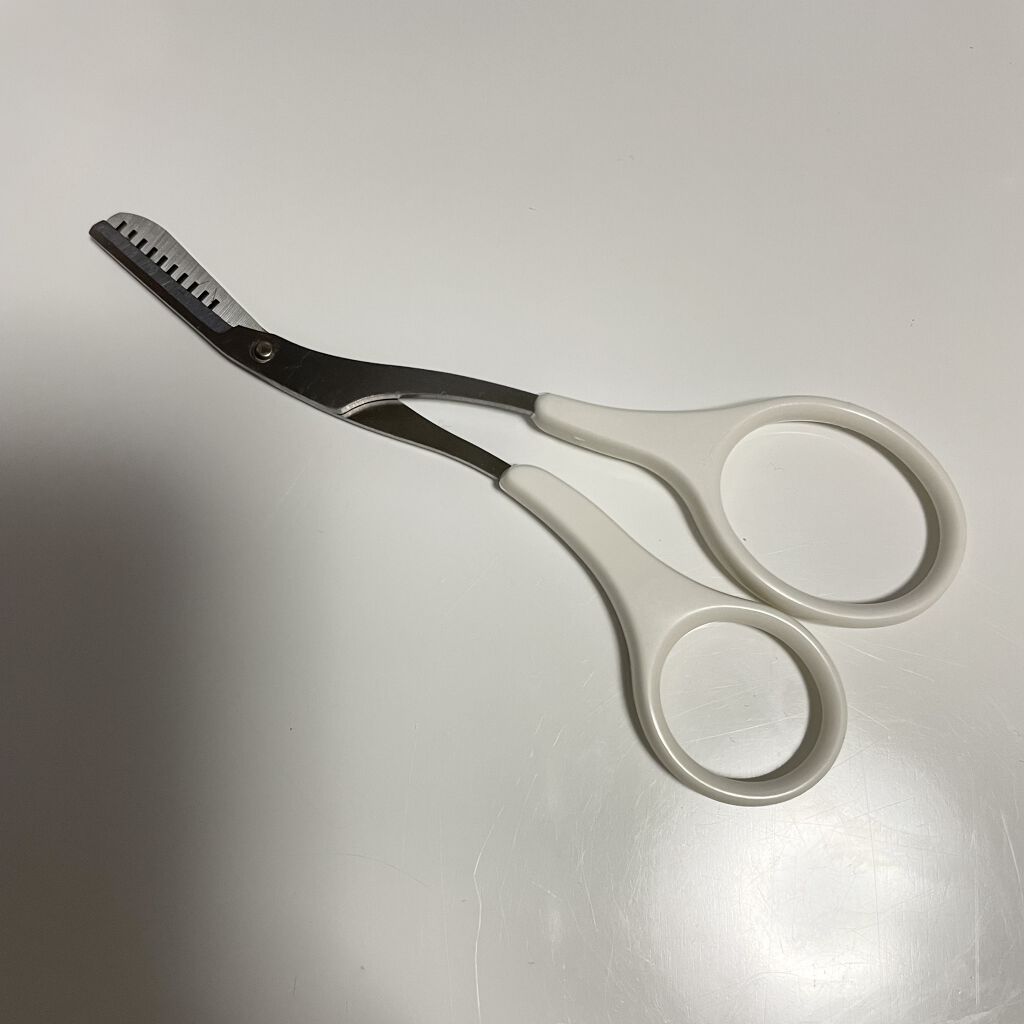 眉スキハサミ/貝印/その他化粧小物を使ったクチコミ（2枚目）