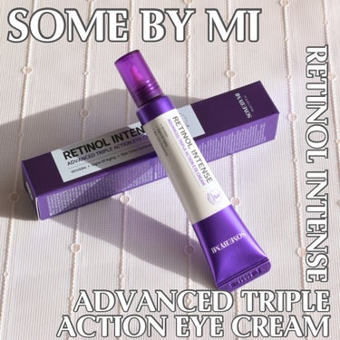 気になるクマや小じわを集中的にケア💜
⭐︎RETINOL INTENSE ADVANCED TRIPLE ACTION EYE CREAM⭐︎

SOME BY MI様にいただきました💝
ありがとうございます🫶🏻

+｡:.ﾟஐ⋆*♡･:*ೄ‧͙·*♪+｡:.ﾟஐ⋆*♡･:*ೄ‧͙·*♪
#SOMEBYMI
レチノールインテンスアドバンスドトリプルアクションアイクリーム 30ml
¥2,500(販売価格)→¥1,850(タイムセール価格)
SOMEBYMI(サムバイミー) Qoo10公式ショップでの販売価格
+｡:.ﾟஐ⋆*♡･:*ೄ‧͙·*♪+｡:.ﾟஐ⋆*♡･:*ೄ‧͙·*♪

〈商品について〉
敏感肌や皮膚が弱い目元にも低刺激レチノールアイクリーム
くすんだ目元を明るくなめらかに！
✔︎主な効果
クマ・小じわ・毛穴の引き締め
✔︎SKIN TYPE：すべての肌タイプ
おすすめケア：☑︎敏感肌ケア　☑︎肌のくすみケア　☑︎肌のハリ・弾力ケア　
　　　　　　　☑︎たるみ毛穴ケア
✔︎SOME BY MI独自の成分配合
・レチノール&レチナール：肌のキメと小じわをケア
・グルタチオン：ダークニングブライトニングケア
*原料の特性に限る
✔︎KEY POINT
・レチノール0.1%：レチノール初心者でも使用できる最適な配合量で小じわを改善させ、なめらかな肌キメを演出
・グルタチオン：くすんだ目元,気になる部位くすみを明るくブライトニングケア
・植物性コラーゲンとペプチド：鎮静及び保湿成分が配合され敏感肌やデリケートな目元にも安心して使用できる
✔︎CLINICAL RESULTS
・目の下のクマやメラニン色素沈着を改善し、明るい肌トーンに
・肌の弾力や毛穴の面積を改善し、小じわの緩和でハリのある肌に
✔︎CLINICAL TESTS
・眼刺激性試験済み
・皮膚刺激度0.00敏感肌スティンギングテスト済み
・危険成分20種類を不使用(オキシベンゾン-3,フェノキシエタノールなど)
・美白&しわ改善二重機能性

〈香り〉
爽やか系のスローラルっぽい香りで以前紹介したセラムと同じ香り

〈質感〉
こっくり濃厚なクリームでしっかり保湿してくれて伸びが良い👍🏻
(塗りすぎると若干ベタつくかも…)

〈使い方〉
夜のスキンケアに🌙
スキンケアの最終段階で適量を取り目元の肌としわが気になる部位
⭐︎1~2週目：1日1回,夜のみ少量を使用
✔︎超敏感肌には1日おきに使用
⭐︎3週目以降
肌が慣れたら、回数と量を増やして使用
⚠️使用前後は保湿効果の高い商品でたっぷりと保湿
(ベータパンテノールリペアクリームが相性が良いみたい！)

✄-----------------------------------✄
最近自分のお肌をじっくり見る機会が増えてきて急にクマや毛穴の開き・そばかすなどが気になり始めてしまい…そういう悩みを集中的にケアできるこのクリームはめちゃくちゃ嬉しい☺️
まだ使い始めなのでA反応など様子を見るために1日おきに使用していますが、今のところヒリヒリしたり赤くなったせず使えています👍🏻
香りもはじめはちょっと強いかな？と思いましたが、塗って2~30分もしたら気にならなくなる！！

最後まで読んでくださってありがとうございました🥰

#PR #somebymi #somebyus #レチノール #ガラス玉肌 #韓国スキンケア #スキンケアルーティン #レチノールアイクリーム #レチノールスキンケア #アイクリーム #スキンケア #韓国コスメ #クリア肌の画像 その0