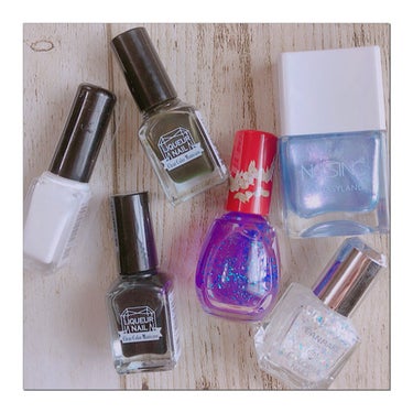 nails inc. シーイング スターズ デュオ キットのクチコミ「・
❤︎キラキラシンプルネイル❤︎
・
こないだ、大阪であいかちんとお揃いで
買ったネイルズイ.....」（2枚目）