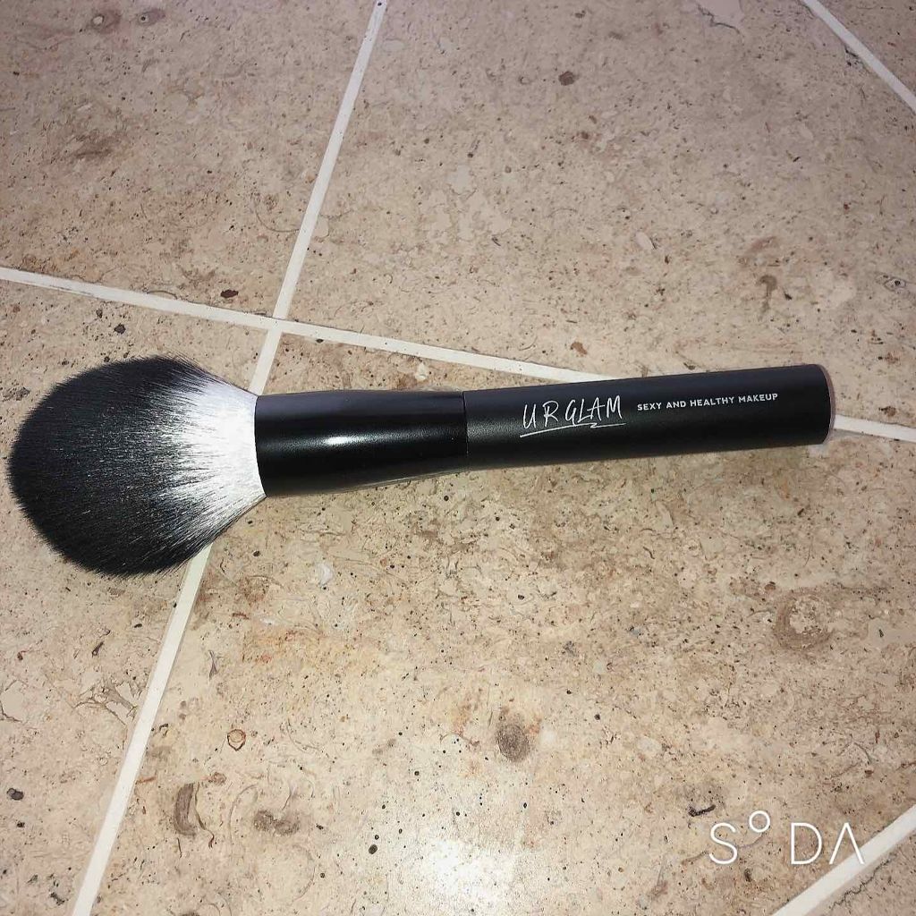 UR GLAM　POWDER BRUSH/U R GLAM/メイクブラシを使ったクチコミ（1枚目）